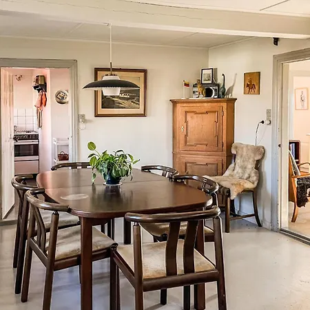 Vakantiehuis 2 Bedroom Lovely In